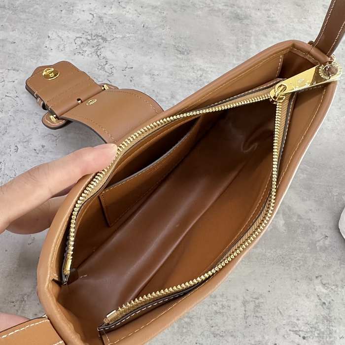 Burberry Tote bag with stylish features Brown 01A 4