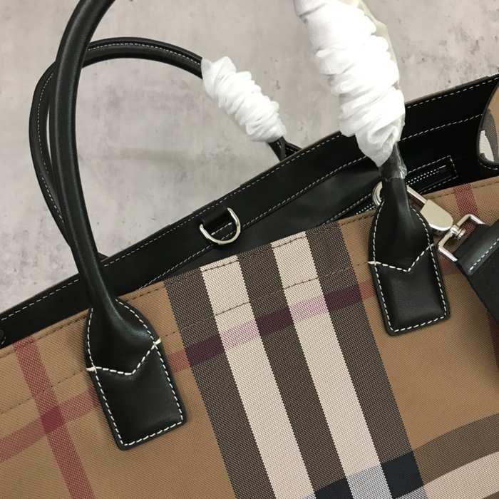 Burberry Tote bag with stylish features Brown 01A 5