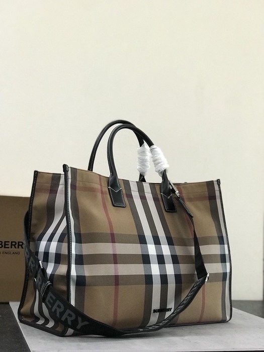 Burberry Tote bag with stylish features Brown 01A 5