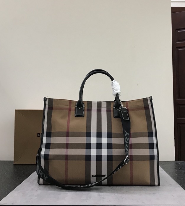 Burberry Tote bag with stylish features Brown 01A 5
