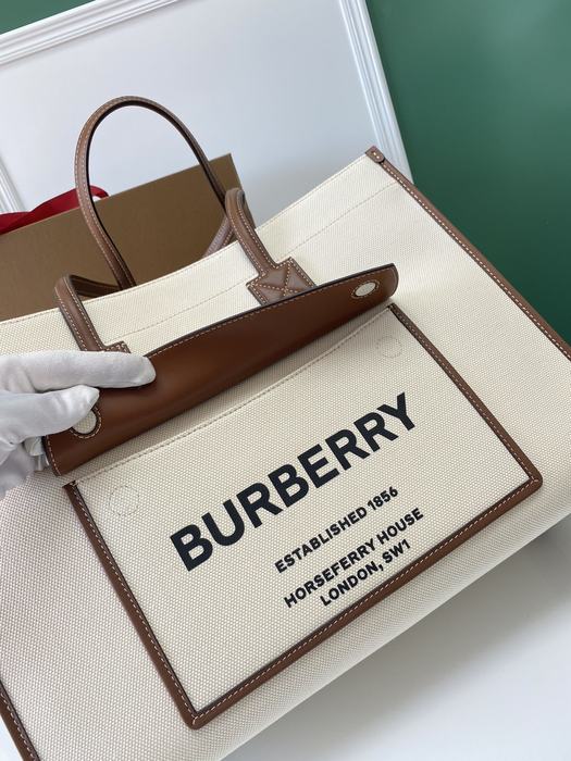 Burberry Tote bag with stylish features Brown 01A 8