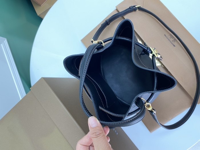 Burberry Tote bag with stylish features Brown 01A 9