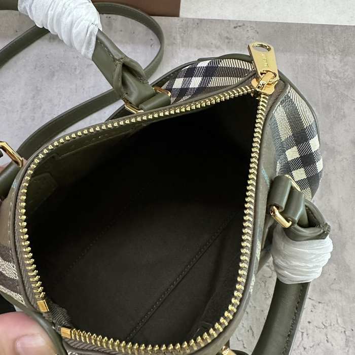 Burberry Tote bag with stylish features Green 01A 2