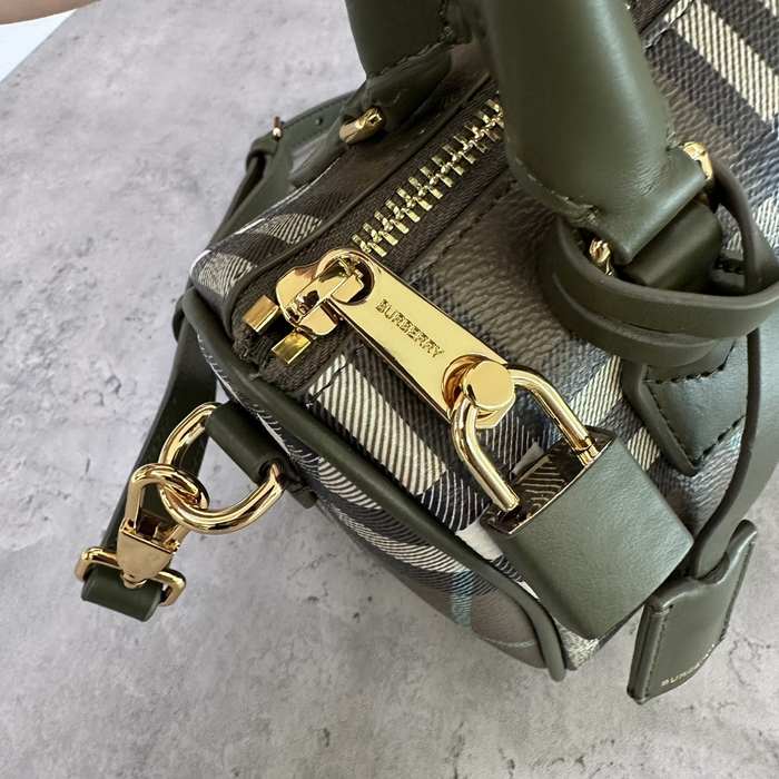 Burberry Tote bag with stylish features Green 01A 2