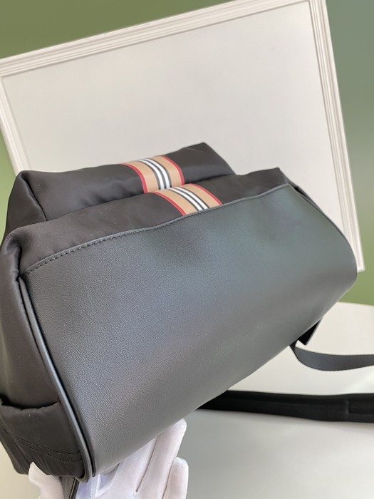 Burberry Tote bag with stylish features Green 01A 3