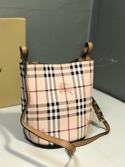 Burberry Tote bag with stylish traits Beige 01A 2