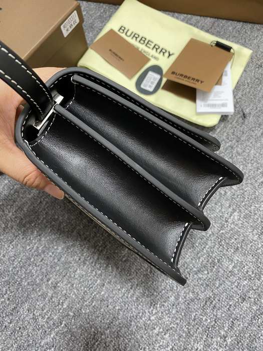 Burberry Tote bag with stylish traits Beige 01A 4