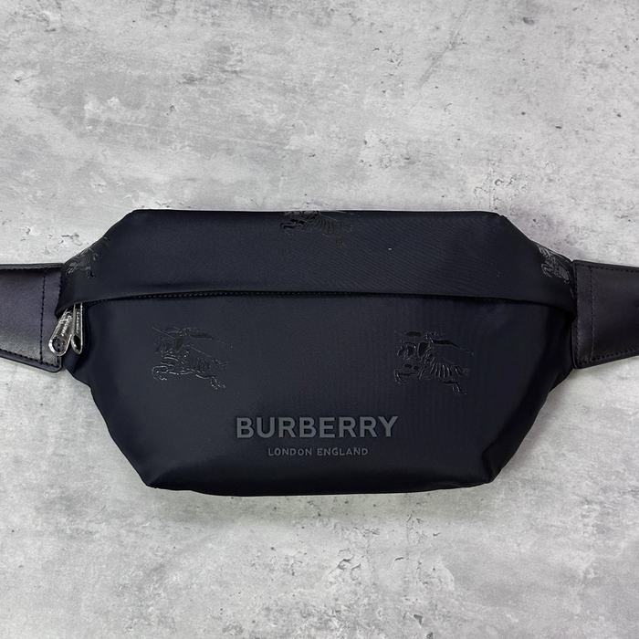 Burberry Tote bag with stylish traits Black 01A 2