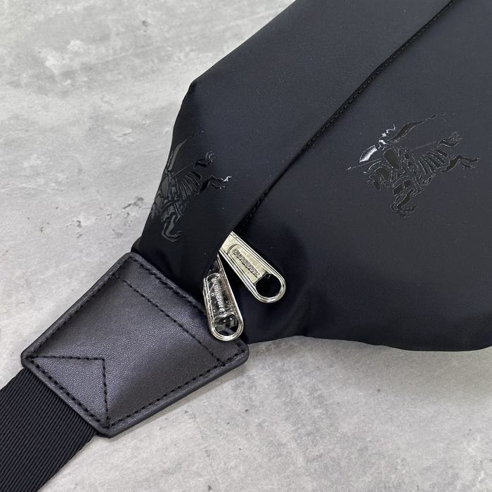 Burberry Tote bag with stylish traits Black 01A 2