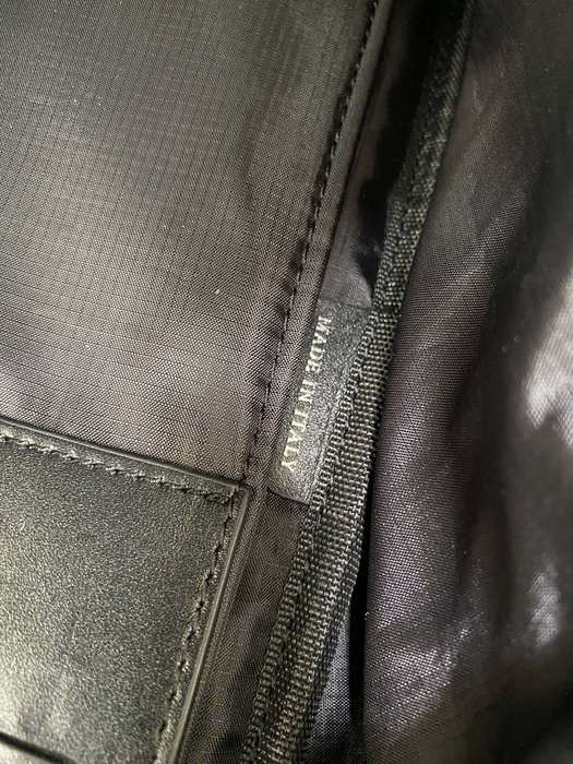 Burberry Tote bag with stylish traits Black 01A 3