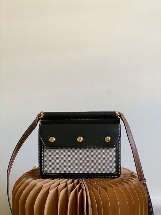 Burberry Tote bag with stylish traits Black 01A