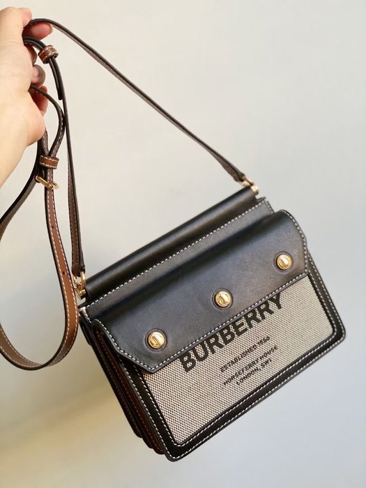 Burberry Tote bag with stylish traits Black 01A