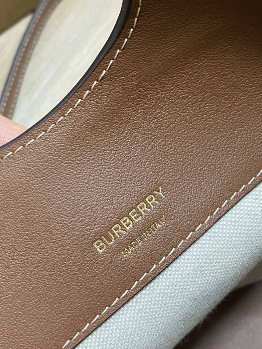 Burberry Tote bag with stylish traits Brown 01A 2