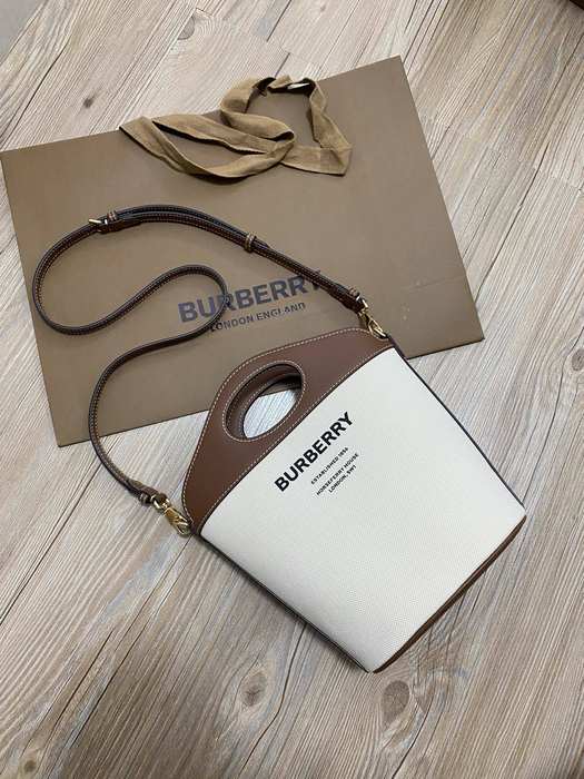 Burberry Tote bag with stylish traits Brown 01A 2
