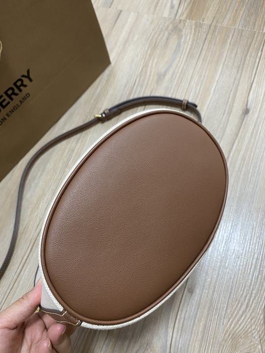 Burberry Tote bag with stylish traits Brown 01A 2