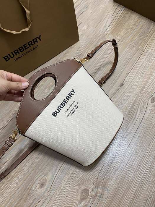 Burberry Tote bag with stylish traits Brown 01A 2
