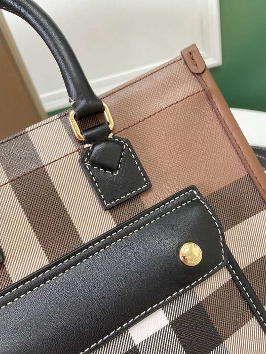 Burberry Tote bag with stylish traits Brown 01A 4