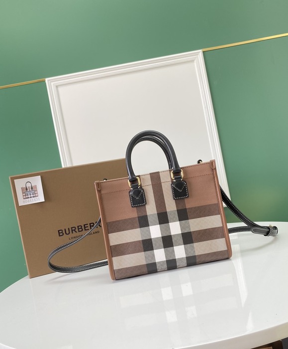 Burberry Tote bag with stylish traits Brown 01A 4