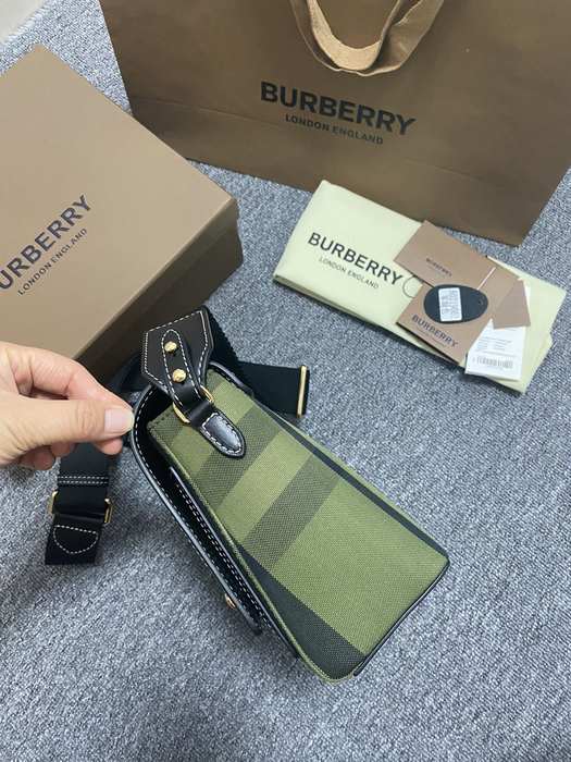 Burberry Tote bag with stylish traits Green 01A 2