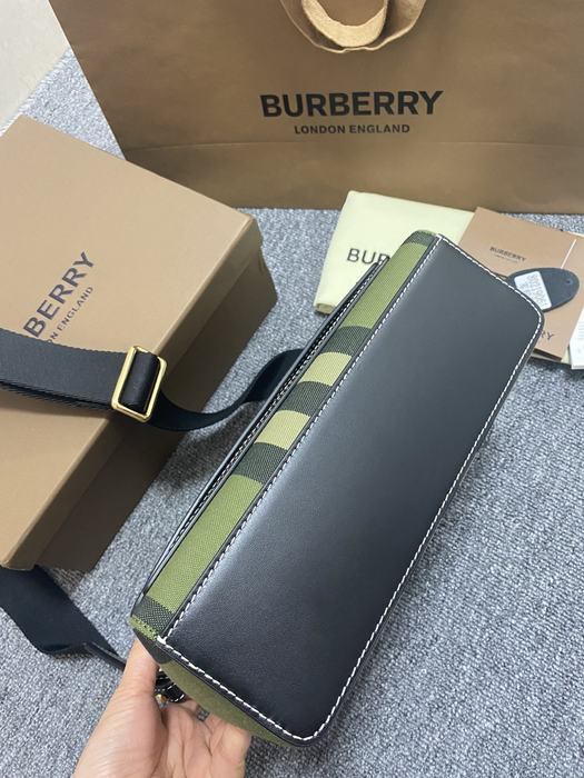 Burberry Tote bag with stylish traits Green 01A 2