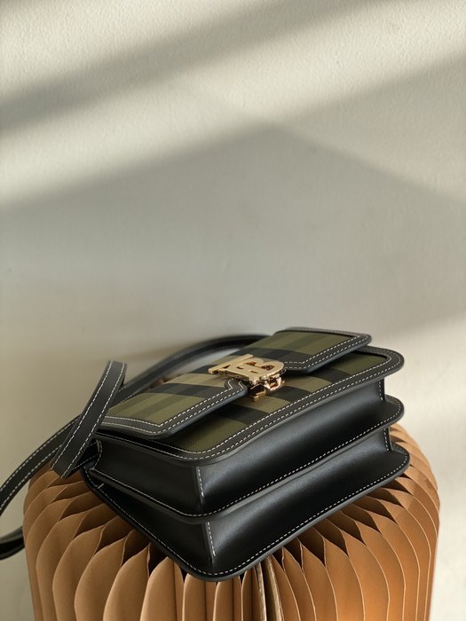 Burberry Tote bag with stylish traits Green 01A