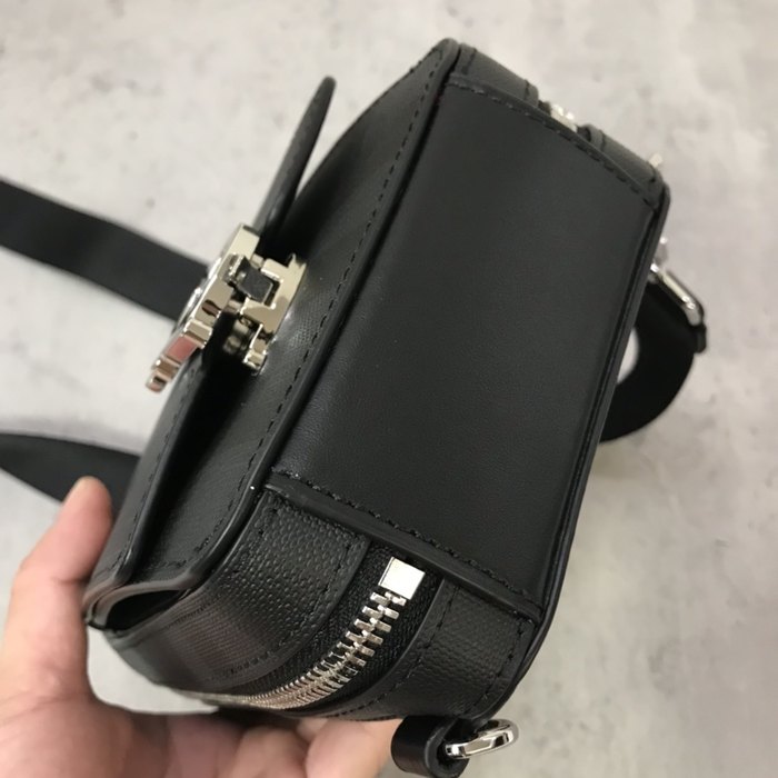 Burberry Tote bag with versatile features Grey 01A