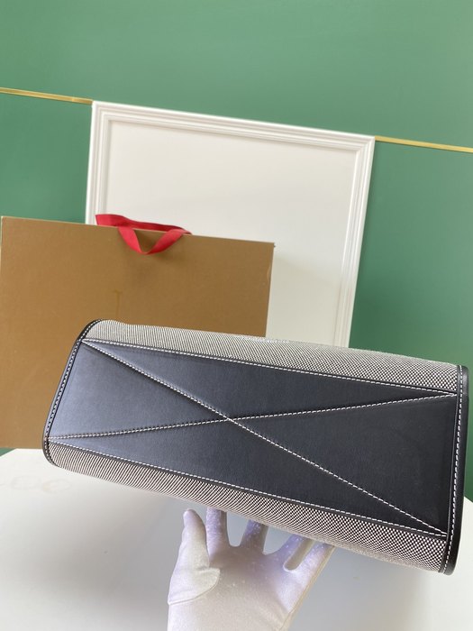 Burberry Tote style 102 Beige 01A 2