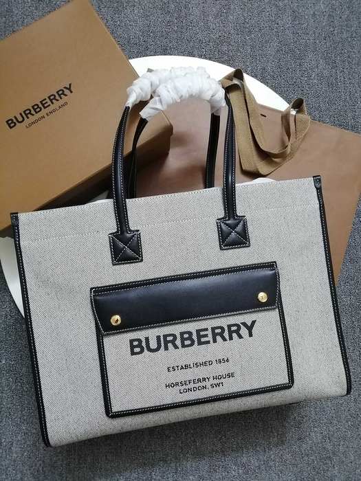 Burberry Tote with Leather Details Black 01A