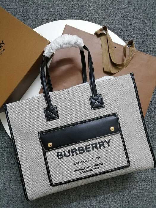 Burberry Tote with Leather Details Black 01A