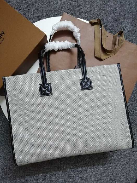 Burberry Tote with Leather Details Black 01A