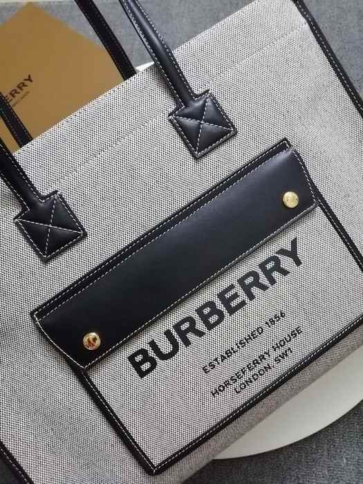 Burberry Tote with Leather Details Black 01A