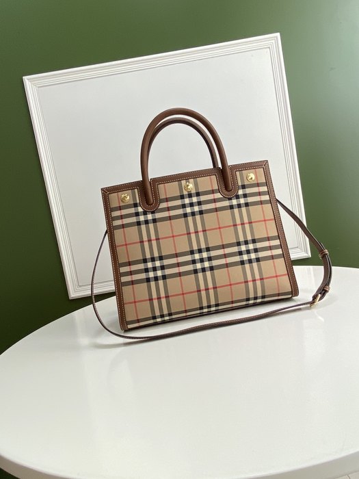 Burberry Tote with classic check pattern Beige 01A