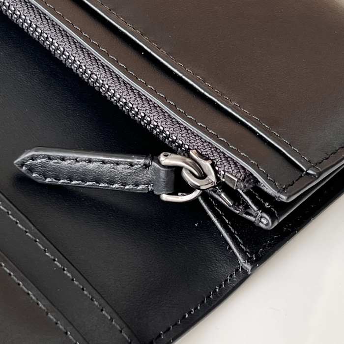 Burberry Tote with classic design traits Grey 01A