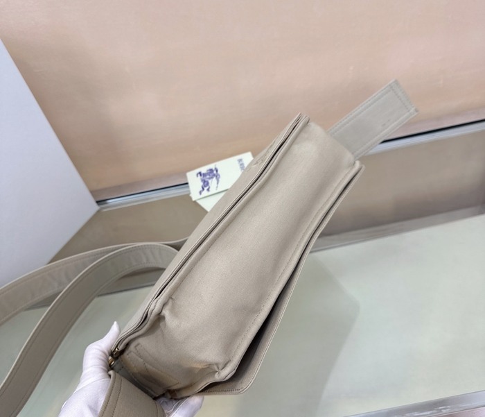 Burberry Tote with minimalist design Beige 01A