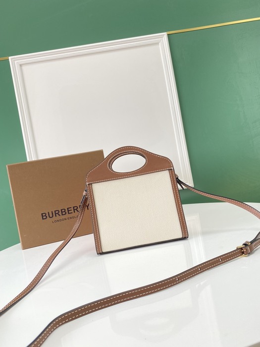 Burberry Tote with modern design features Brown 01A