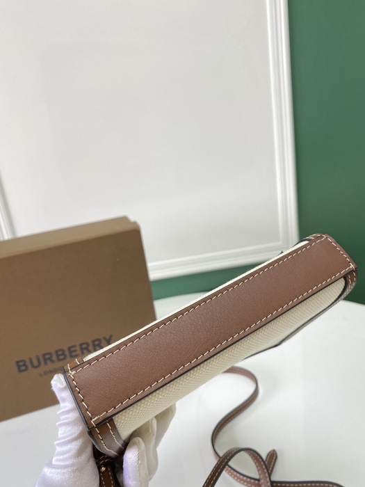 Burberry Tote with modern design features Brown 01A