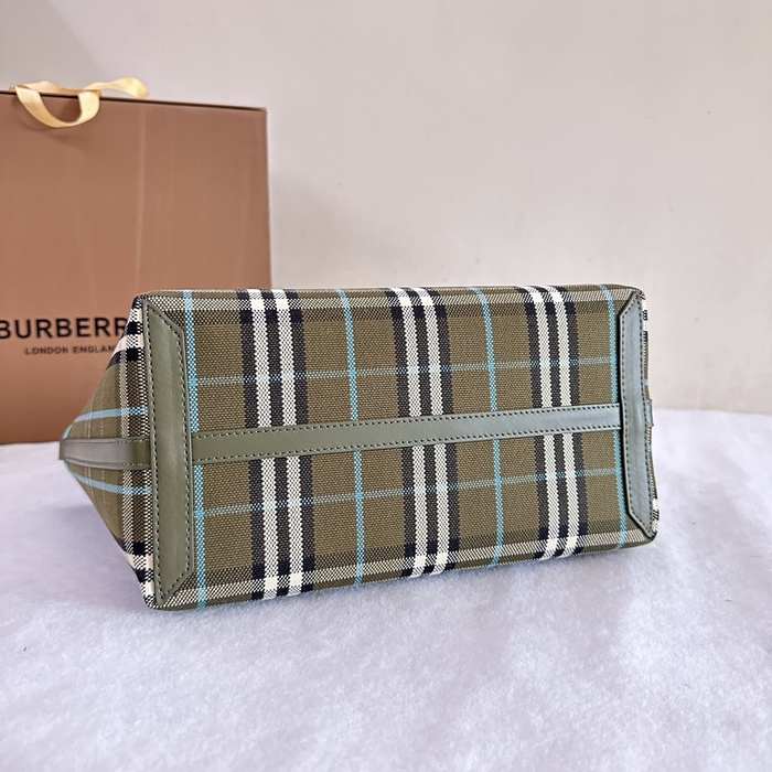 Burberry Tote with pattern and handle features Green 01A