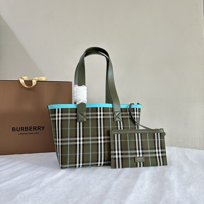 Burberry Tote with pattern and handle features Green 01A