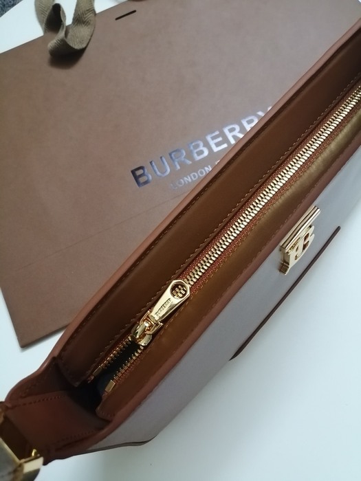 Burberry Tote with shoulder straps Brown 01A