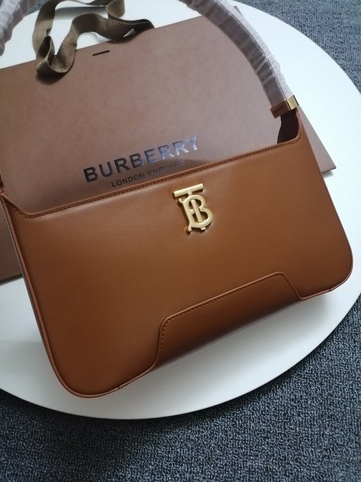 Burberry Tote with shoulder straps Brown 01A