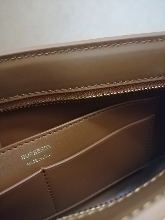 Burberry Tote with shoulder straps Brown 01A