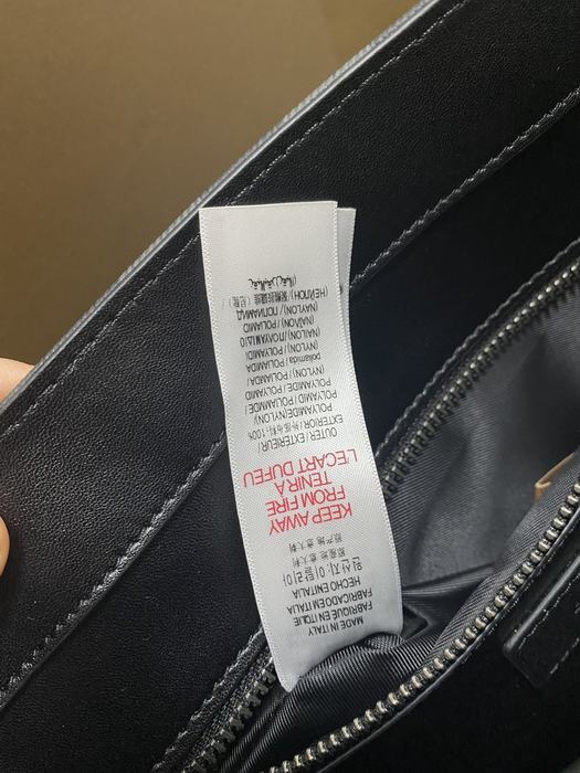 Burberry Tote with sleek design features Navy 01A