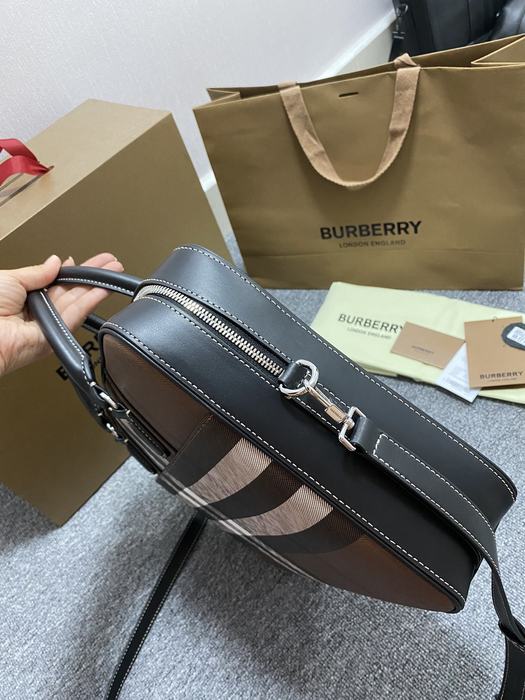 Burberry Tote with structured design Brown 01A