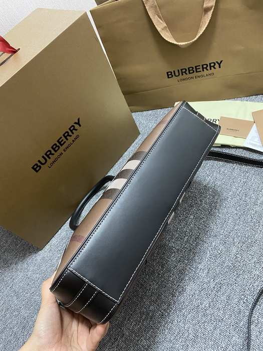 Burberry Tote with structured design Brown 01A