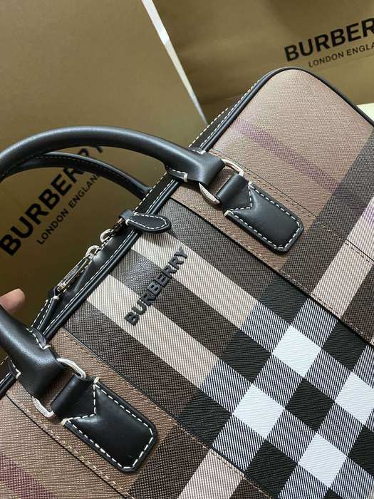 Burberry Tote with structured design Brown 01A