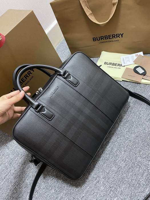 Burberry Tote with structured design Brown 01A