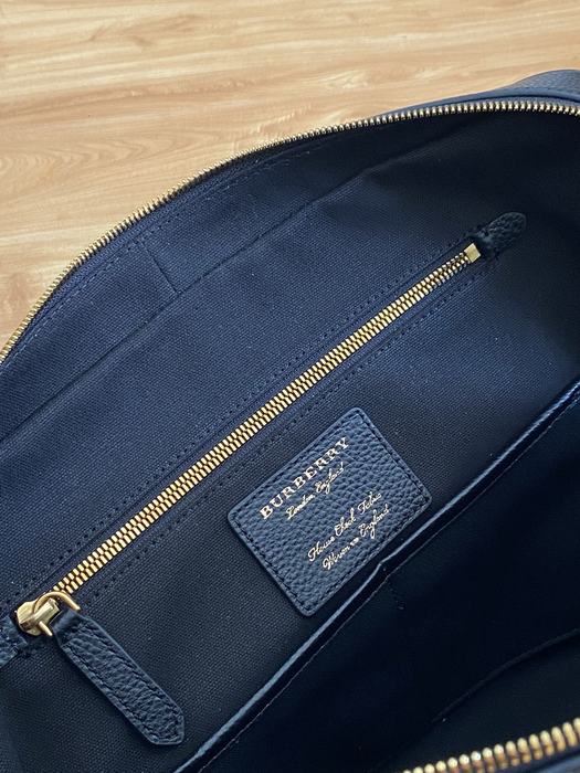 Burberry Tote with structured design Navy 01A