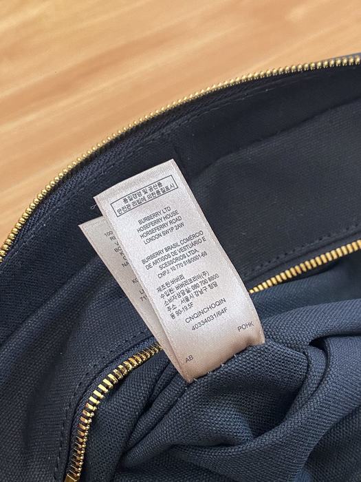 Burberry Tote with structured design Navy 01A