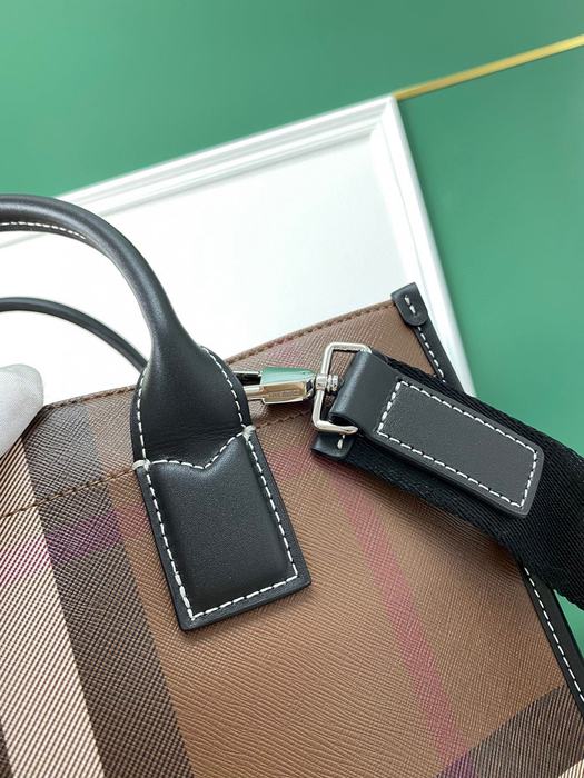 Burberry Tote with structured design traits Brown 01A