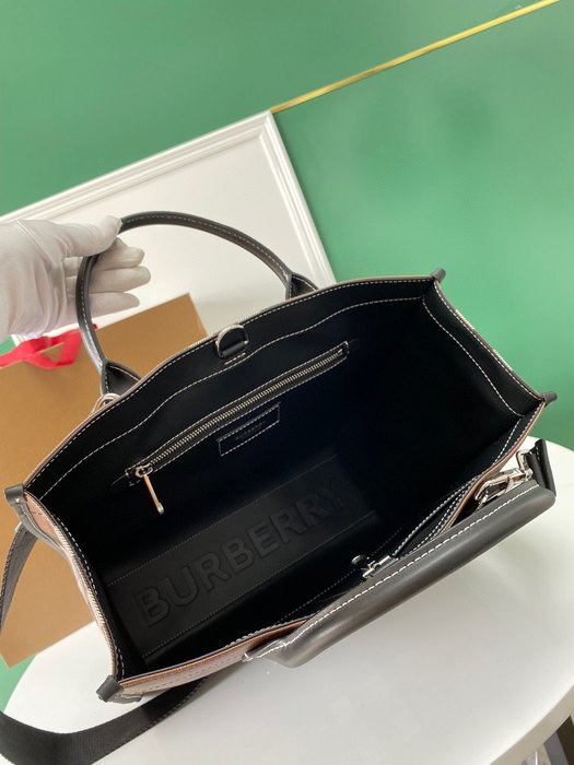 Burberry Tote with structured design traits Brown 01A